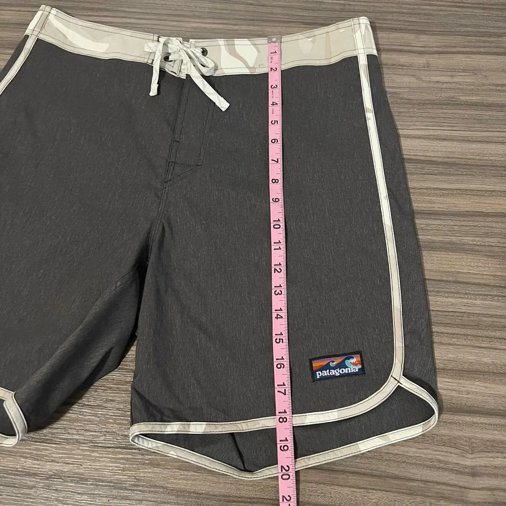 Patagonia Mens Board Shorts 34 Charcoal Grey Camo Trim Scalloped Hem Swim Trunks